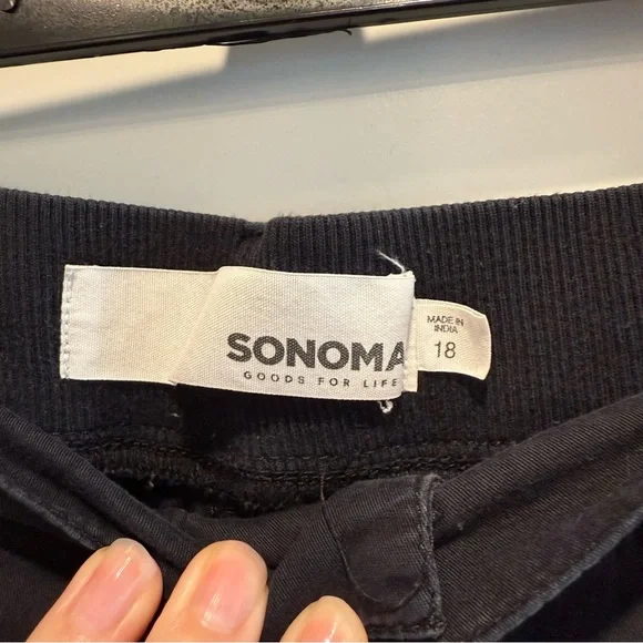 Sonoma Women’s Black Cargo Pants - Picture 5 of 8